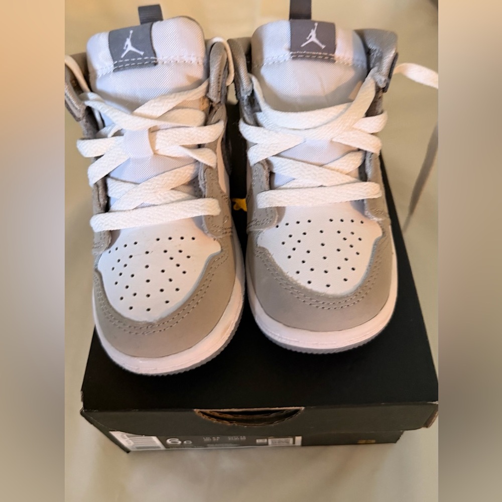 Air Jordan 1 Mid SE “White/Wolf Grey” Toddler Size 6C – With Box